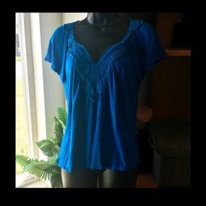 🌟🦋 3/$13 Beautiful blue, Cable and Gauge, top